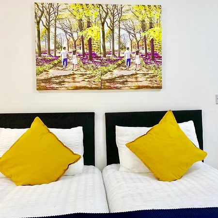 London Studio Apartments, Private Bathroom, Kitchenette, Parking, Np2 Extérieur photo