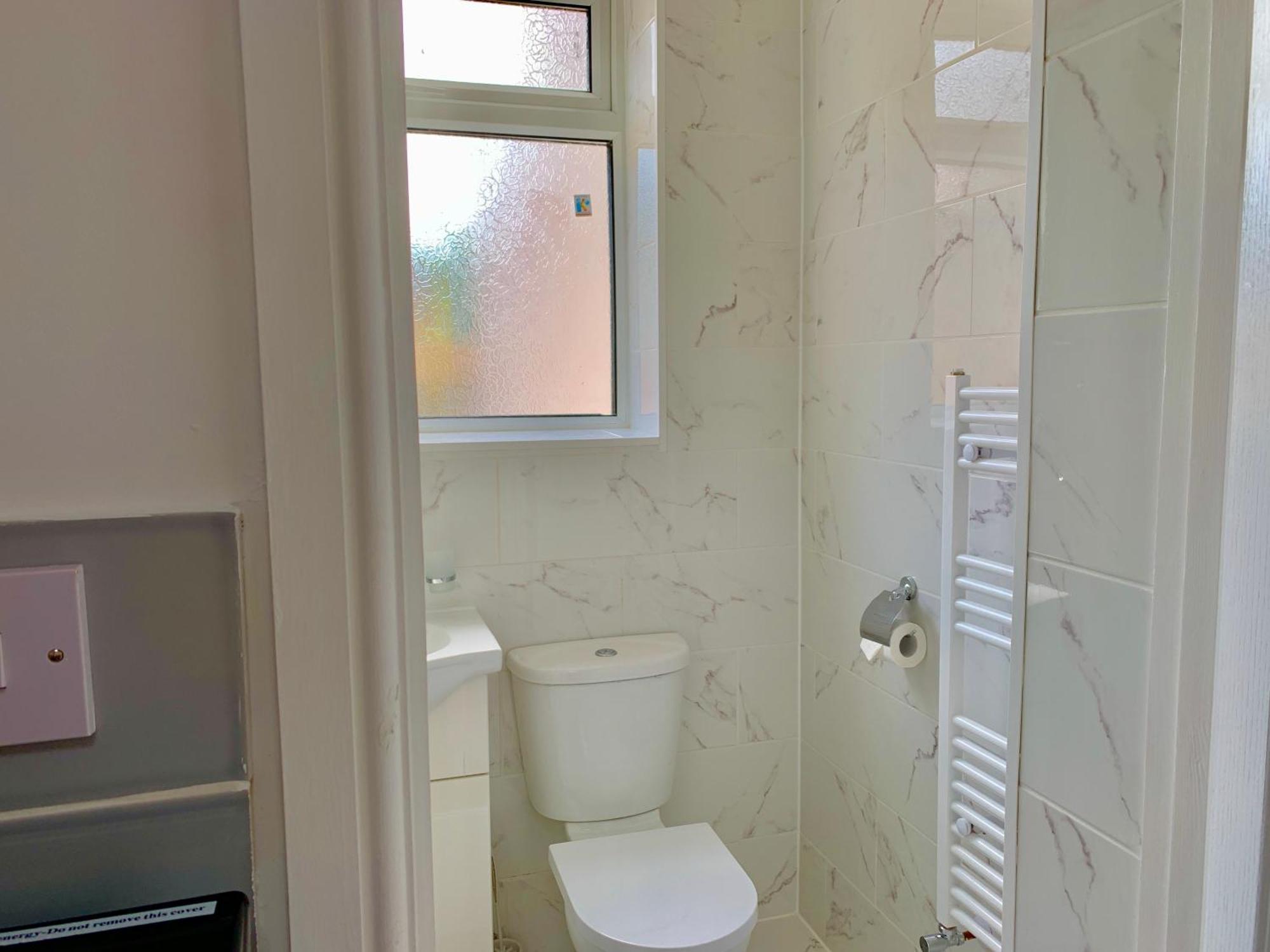 London Studio Apartments, Private Bathroom, Kitchenette, Parking, Np2 Extérieur photo