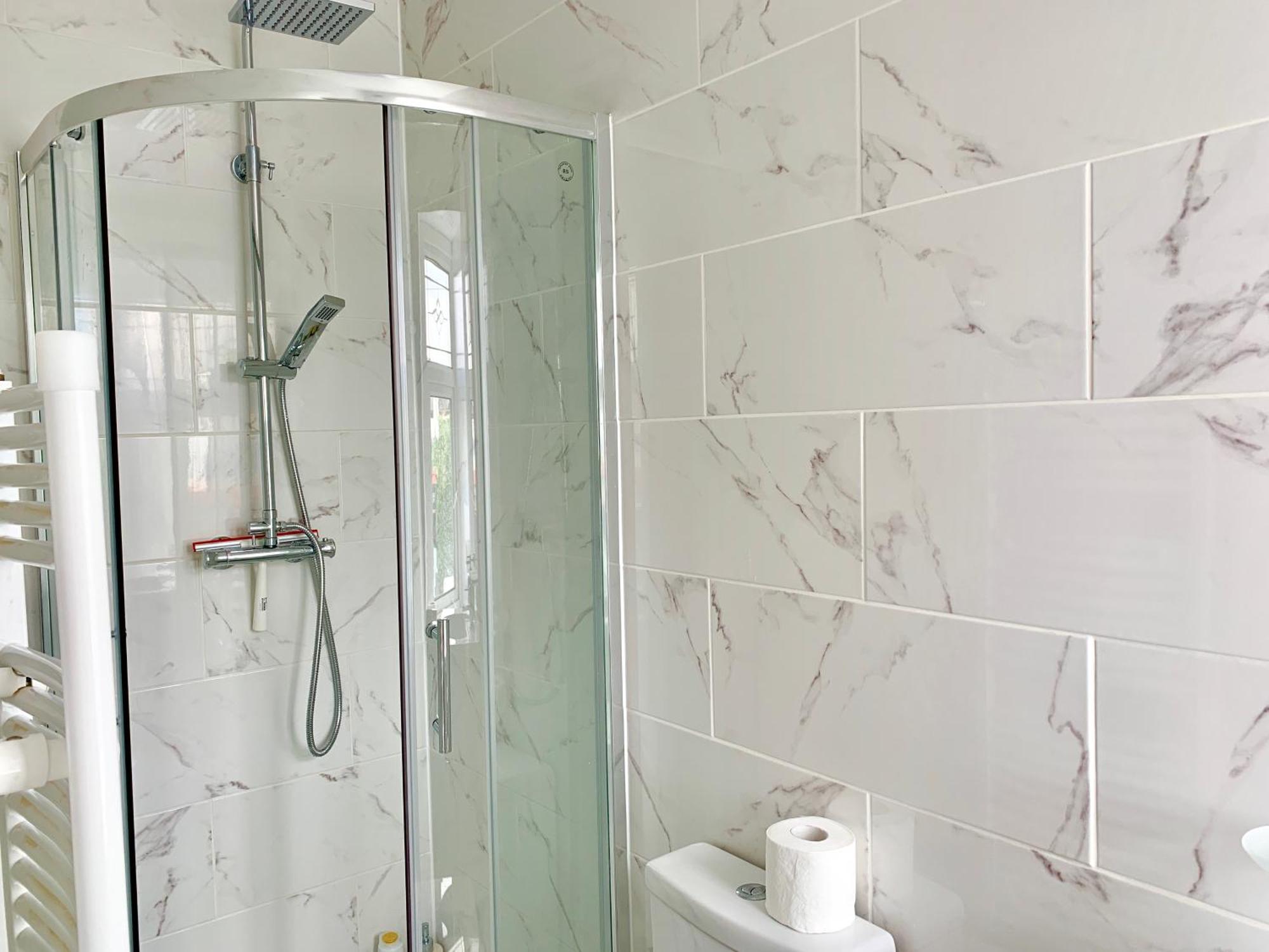 London Studio Apartments, Private Bathroom, Kitchenette, Parking, Np2 Extérieur photo