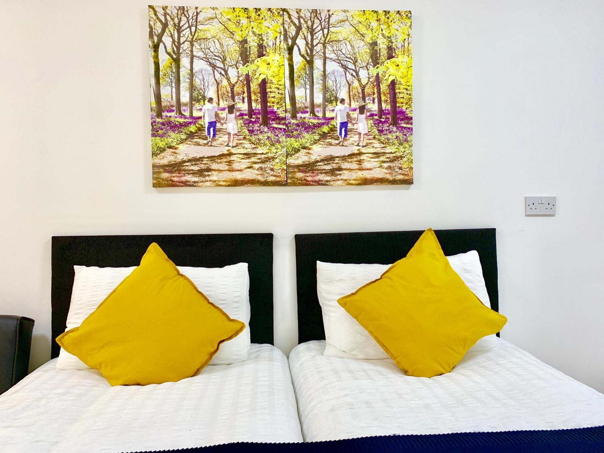 London Studio Apartments, Private Bathroom, Kitchenette, Parking, Np2 Extérieur photo