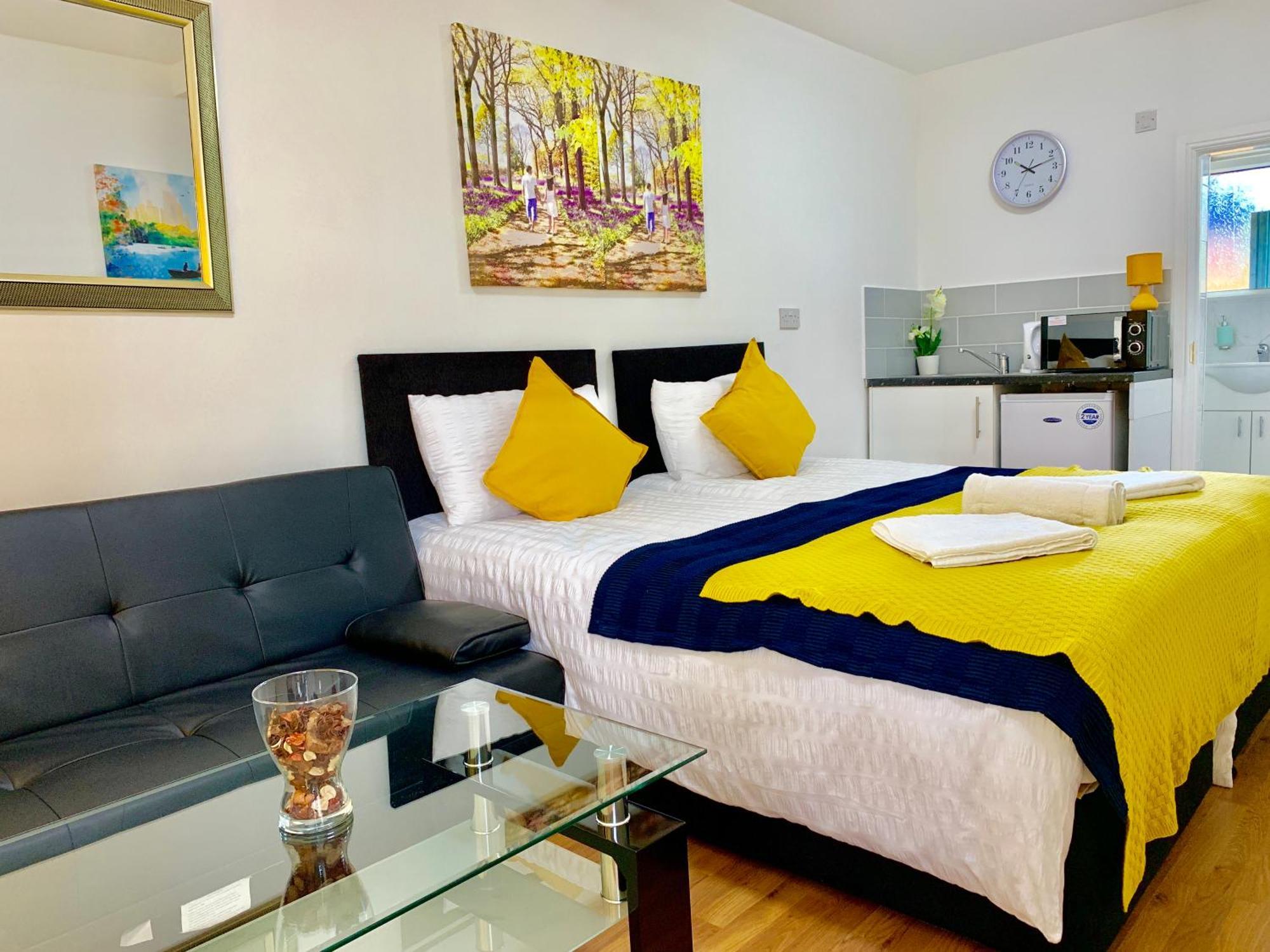 London Studio Apartments, Private Bathroom, Kitchenette, Parking, Np2 Extérieur photo