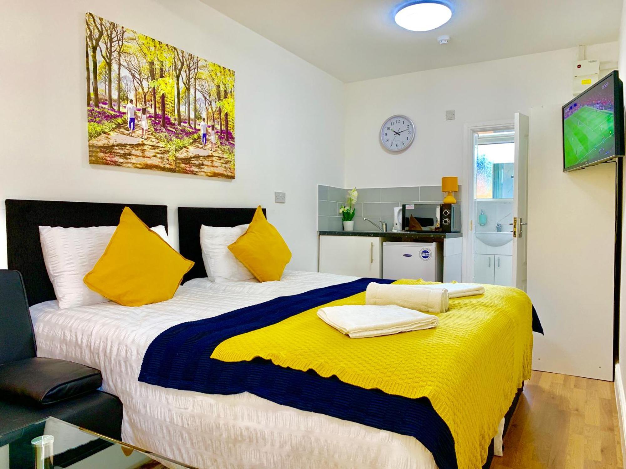 London Studio Apartments, Private Bathroom, Kitchenette, Parking, Np2 Extérieur photo