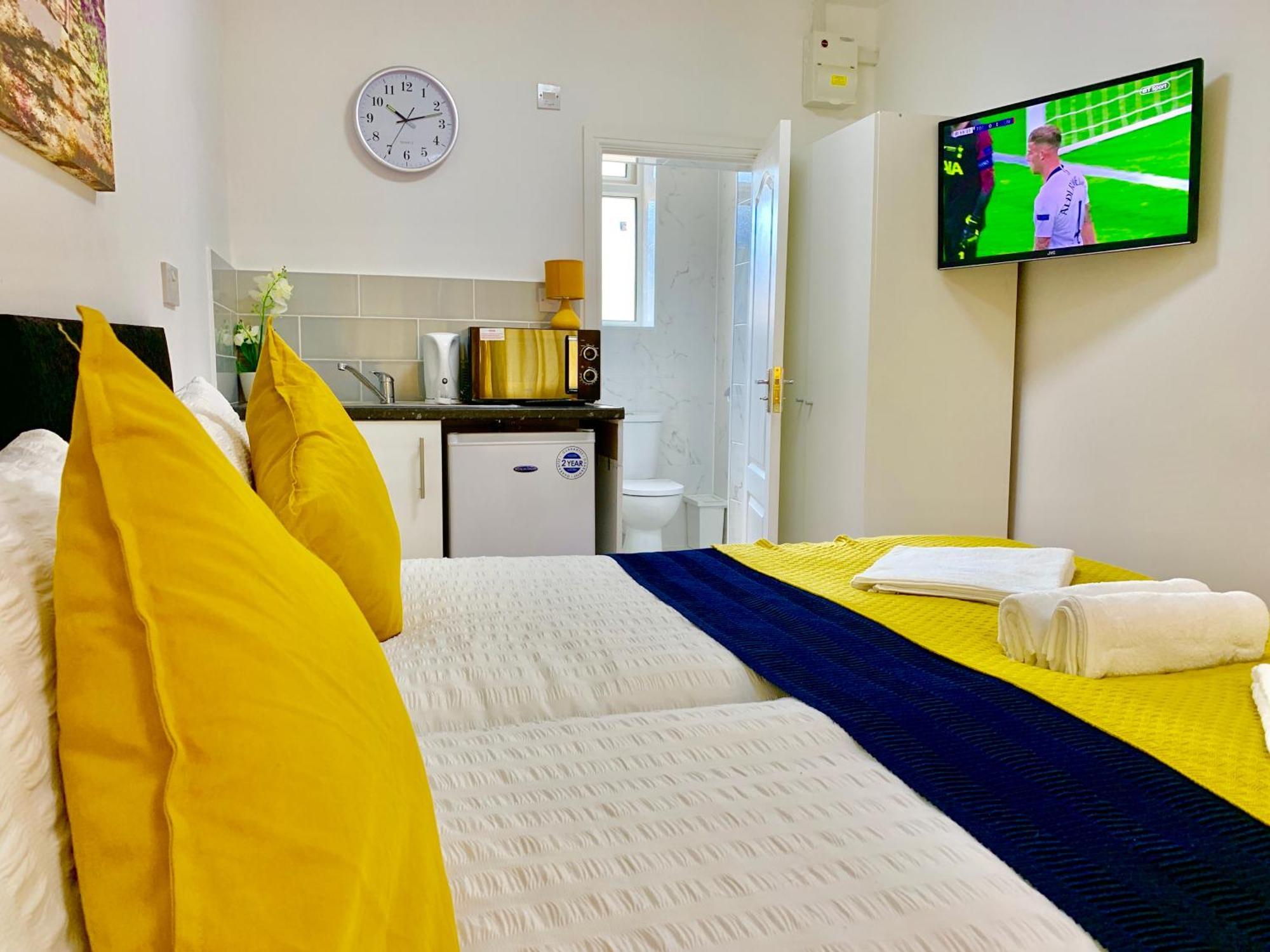 London Studio Apartments, Private Bathroom, Kitchenette, Parking, Np2 Extérieur photo
