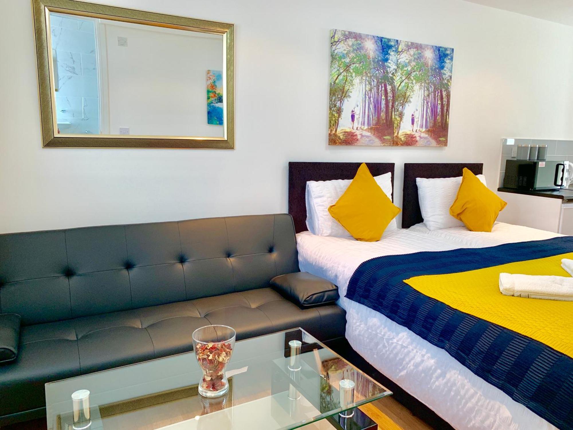 London Studio Apartments, Private Bathroom, Kitchenette, Parking, Np2 Extérieur photo